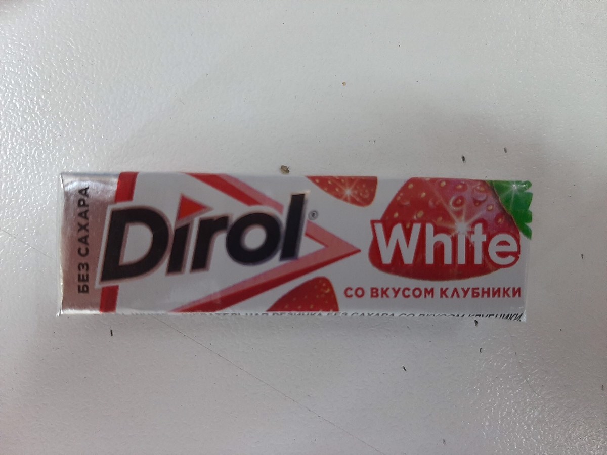 Жев.рез. ДИРОЛ White со вкусом клубники 13,6г